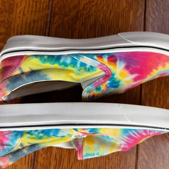 Vans tie-dyed multi-colored slip-on shoes. Women's 8.5, Men's 7. - Picture 4 of 8